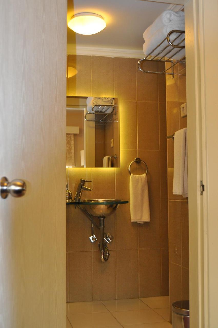 Away Hotel Истанбул Екстериор снимка