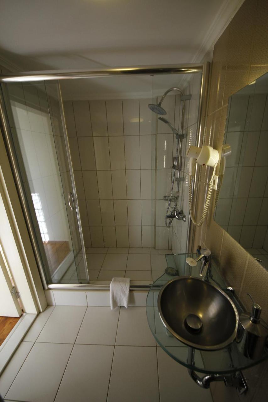 Away Hotel Истанбул Екстериор снимка